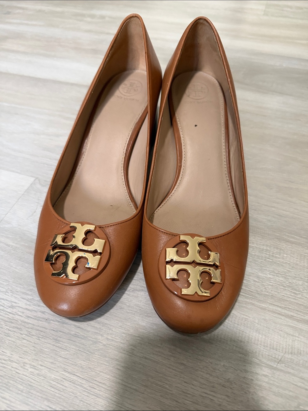 Tory Burch Tan Leather Logo chunky heels size 10